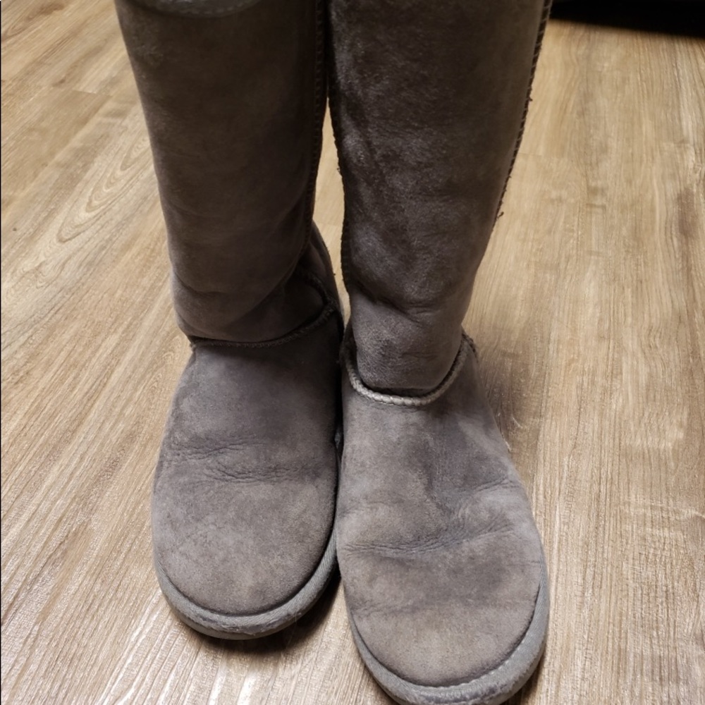 Grey uggs
